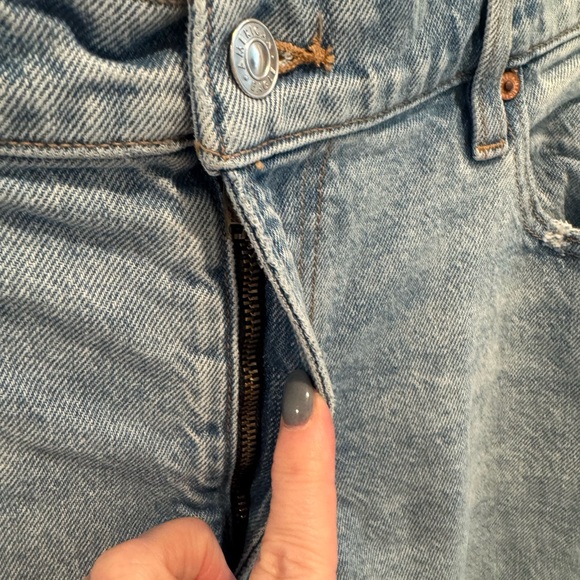American Eagle Outfitters Light Wash Denim Barrel Jeans Size 14 - Picture 5 of 16